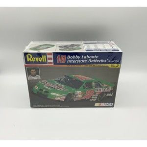 REVELL #18 BOBBY LABONTE INTERSTATE BATTERIES GRAND PRIX 1:24  MODEL KIT